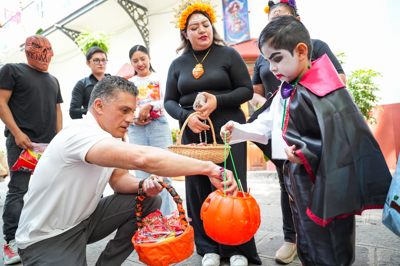 Con risas, dulces y tradición el alcalde ASG encabeza la Convivencia de Calaverita