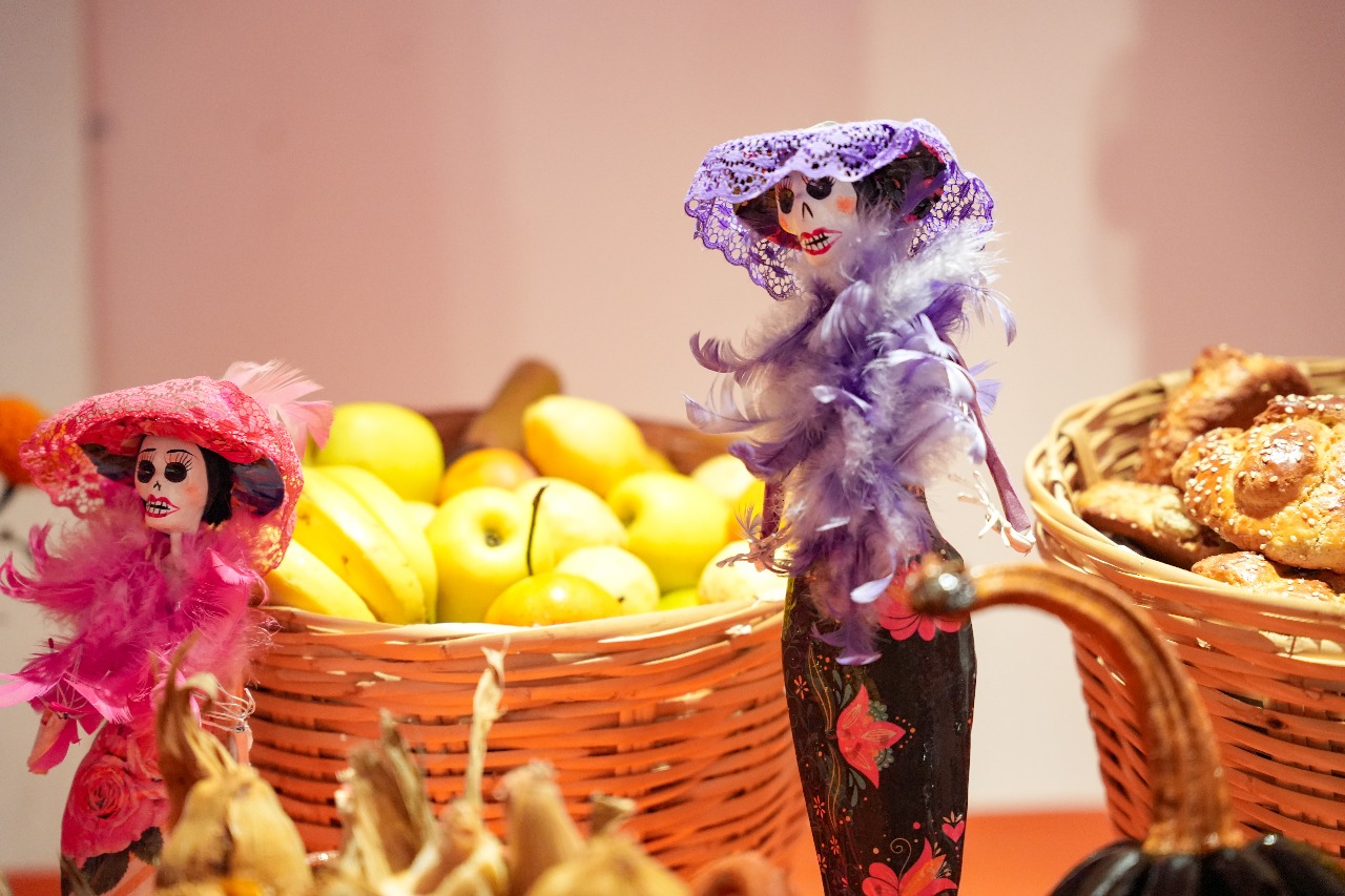 Ayto. de Tlaxcala dedica su ofrenda monumenta al maestro Desiderio Hernández Xochitiotzin